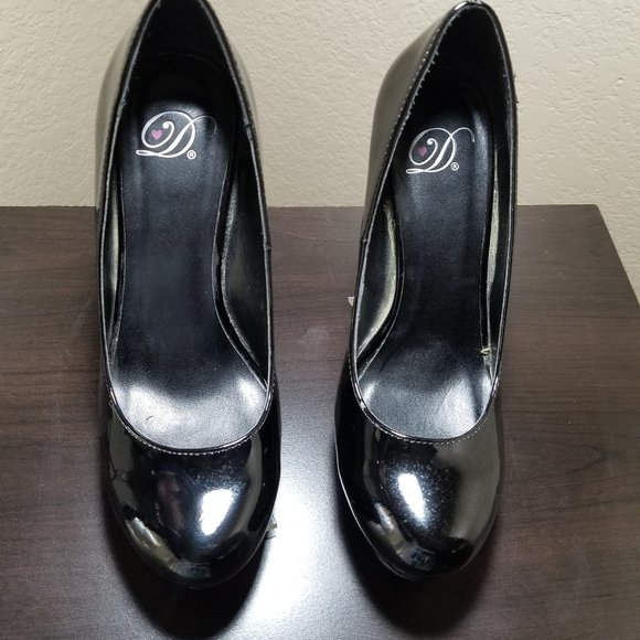 D's 7M-Women High Heel Stilettos Patent Leather Heels  needs a new home - Picture 5 of 7